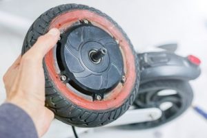 rodas de uma scooter eléctrica